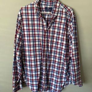 Button down men’s Vineyard Vines shirt